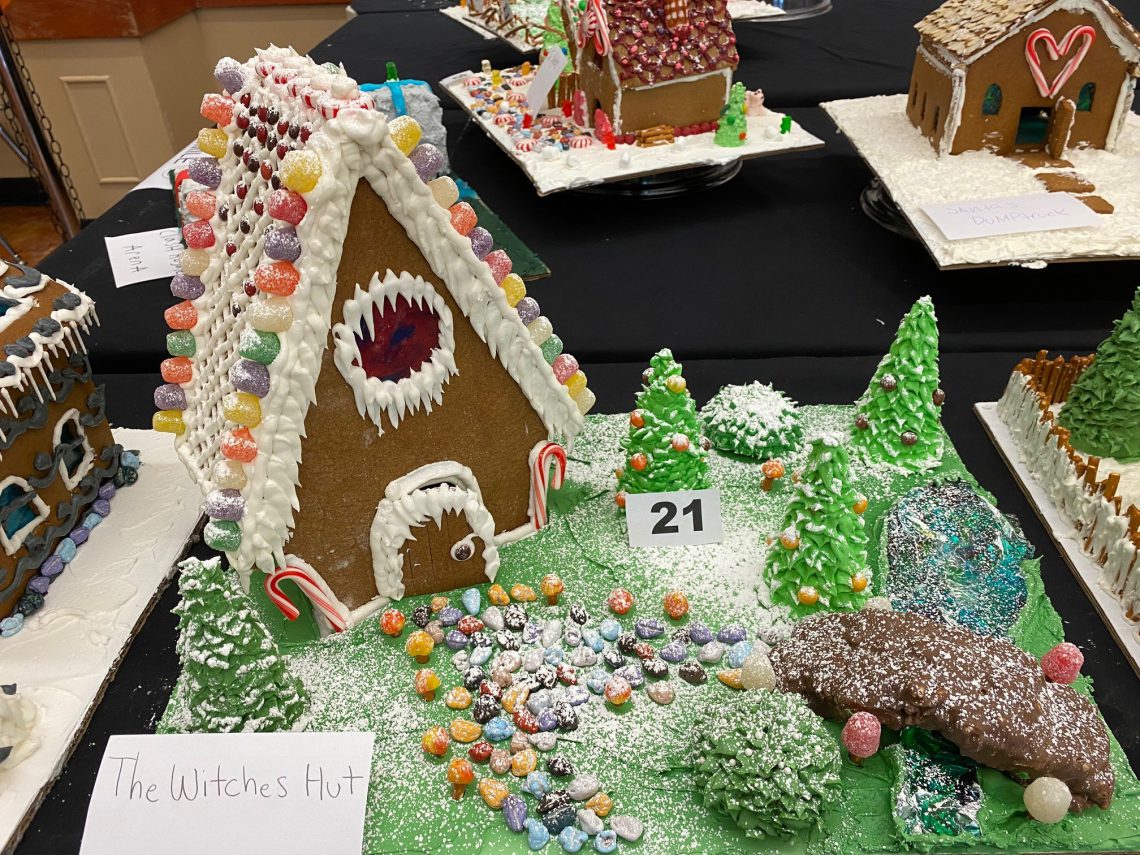 Holiday Punch and Gingerbread House Contest - Nesting With Grace